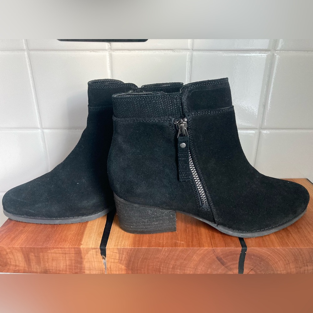 Blondo black suede waterproof ankle boots